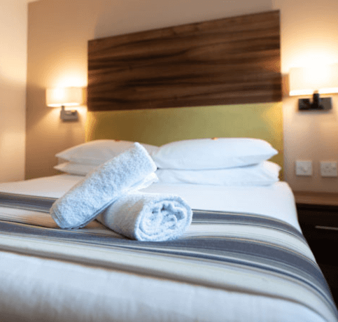 Large twin room with two beds and ensuite in budget Livingston hotel